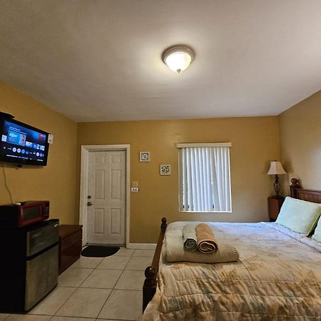 Royal Poinciana Stay Miami Springs Buitenkant foto